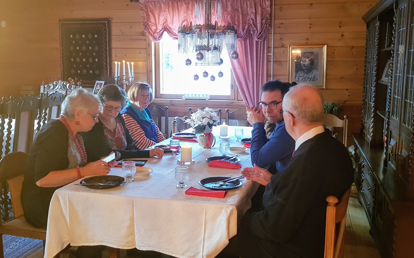 Herkkuja oli monen moista ja mukavia ystäviä