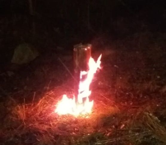 Jätkänkynttilät saatiin palamaan kun annettiin tenua. Mutta sitten kohta alkoivat kaatuilla.