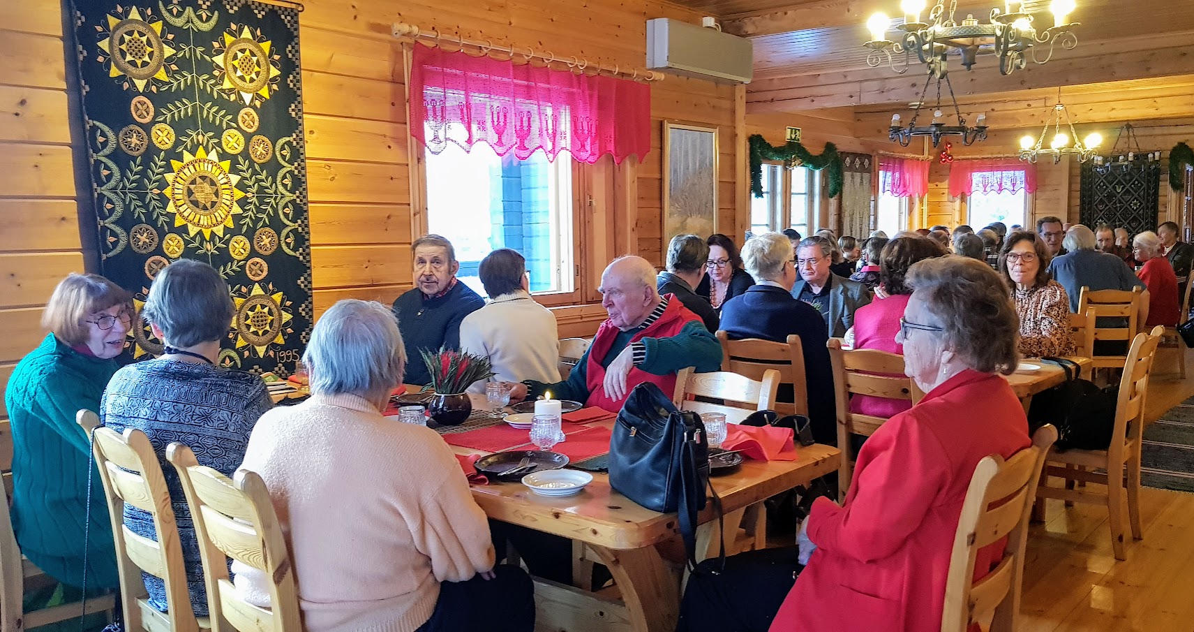 Rosollia, laatikoita ja kinkkua. Herkullista!